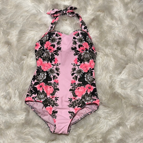 Seafolly beautiful Pink and Black Floral One Piece Swimsuit size 10